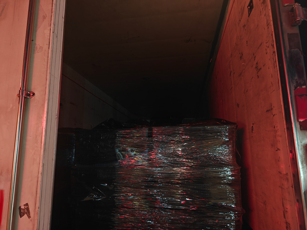 20260114-2望都收費(fèi)站嚴(yán)格執(zhí)行綠通核檢規(guī)范 精準(zhǔn)追繳容積荷載不達(dá)標(biāo)車輛 (1).jpg